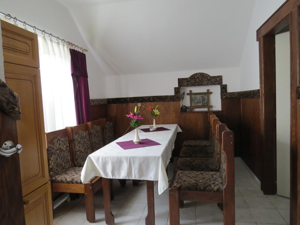 Bed and Breakfast Rezkakas Fogado Зирц Экстерьер фото