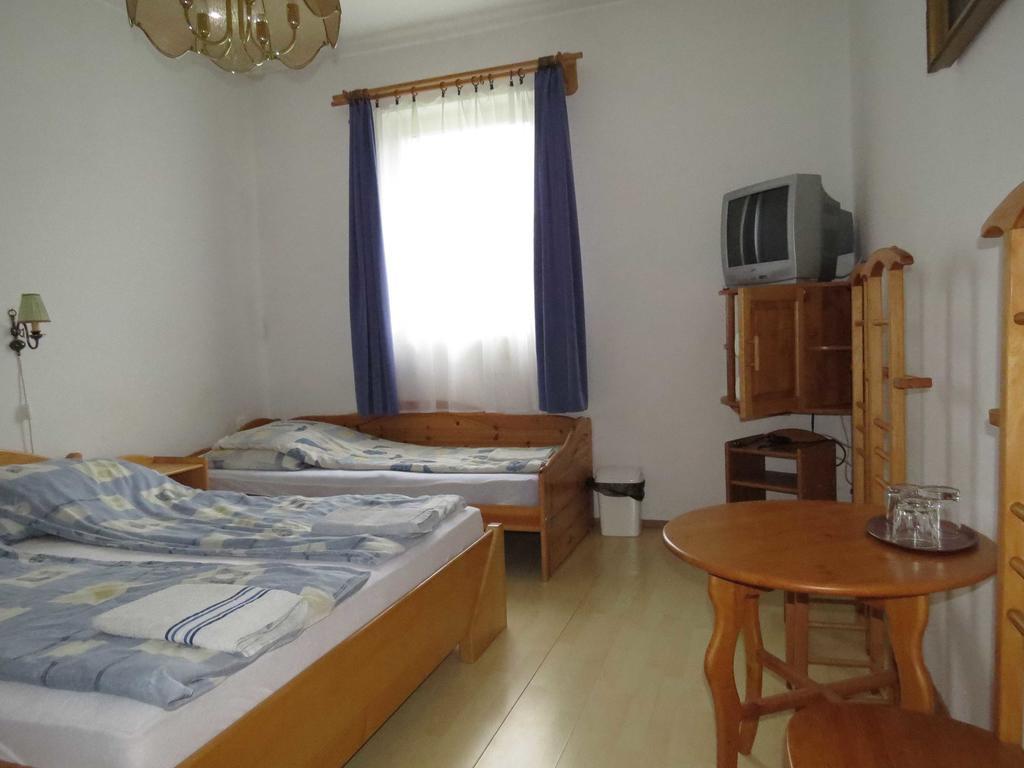 Bed and Breakfast Rezkakas Fogado Зирц Экстерьер фото